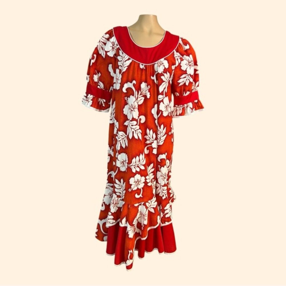 Vintage Winnie Fashion Floral Hawaiian Muumuu Dress